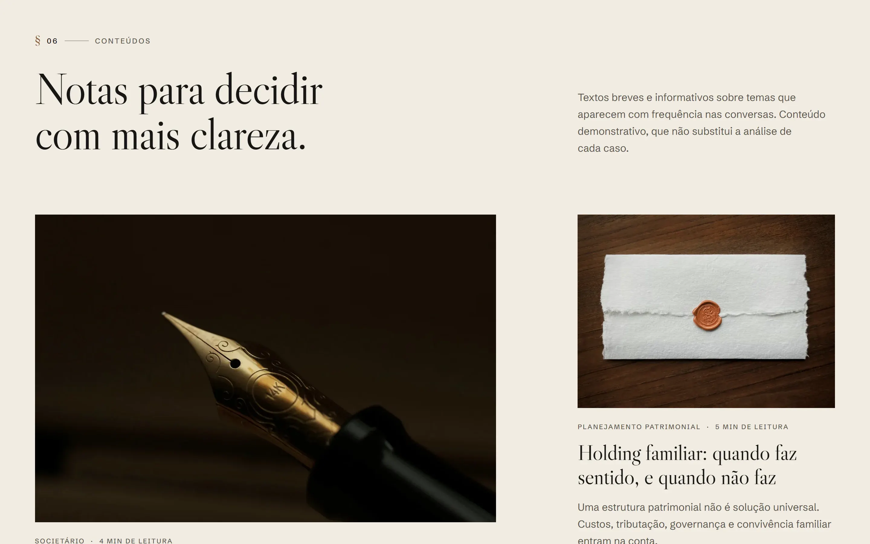 Seção de conteúdos do site conceito de Vicente Solaro, com o título “Notas para decidir com mais clareza.” e cards com fotos de uma caneta-tinteiro e de um envelope lacrado.