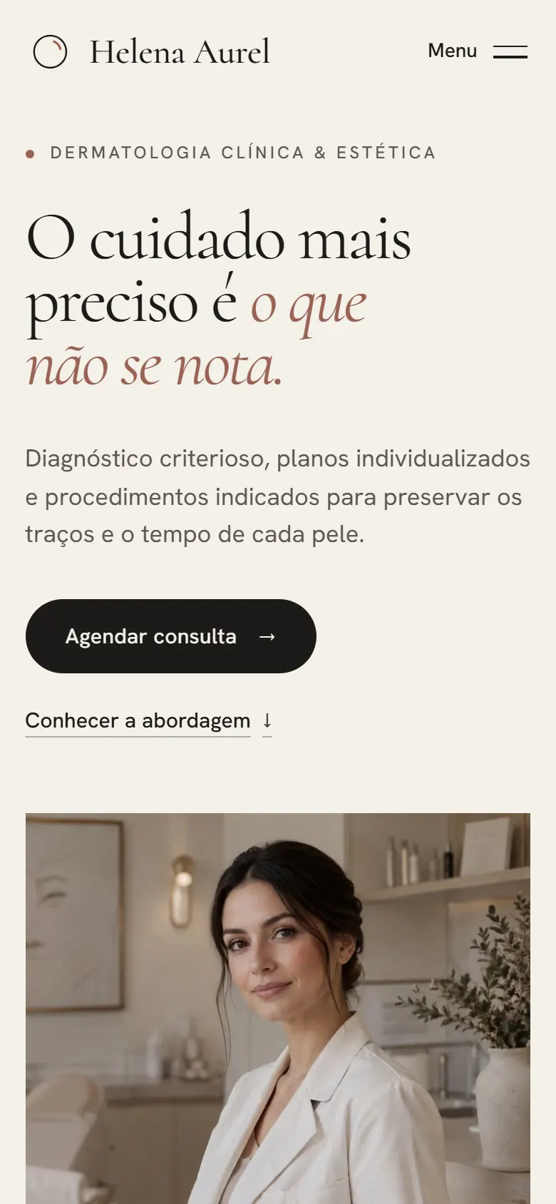 Versão mobile do hero do site conceito de Helena Aurel, com o título em serifada sobre fundo osso, texto de apresentação e botão para agendar consulta.