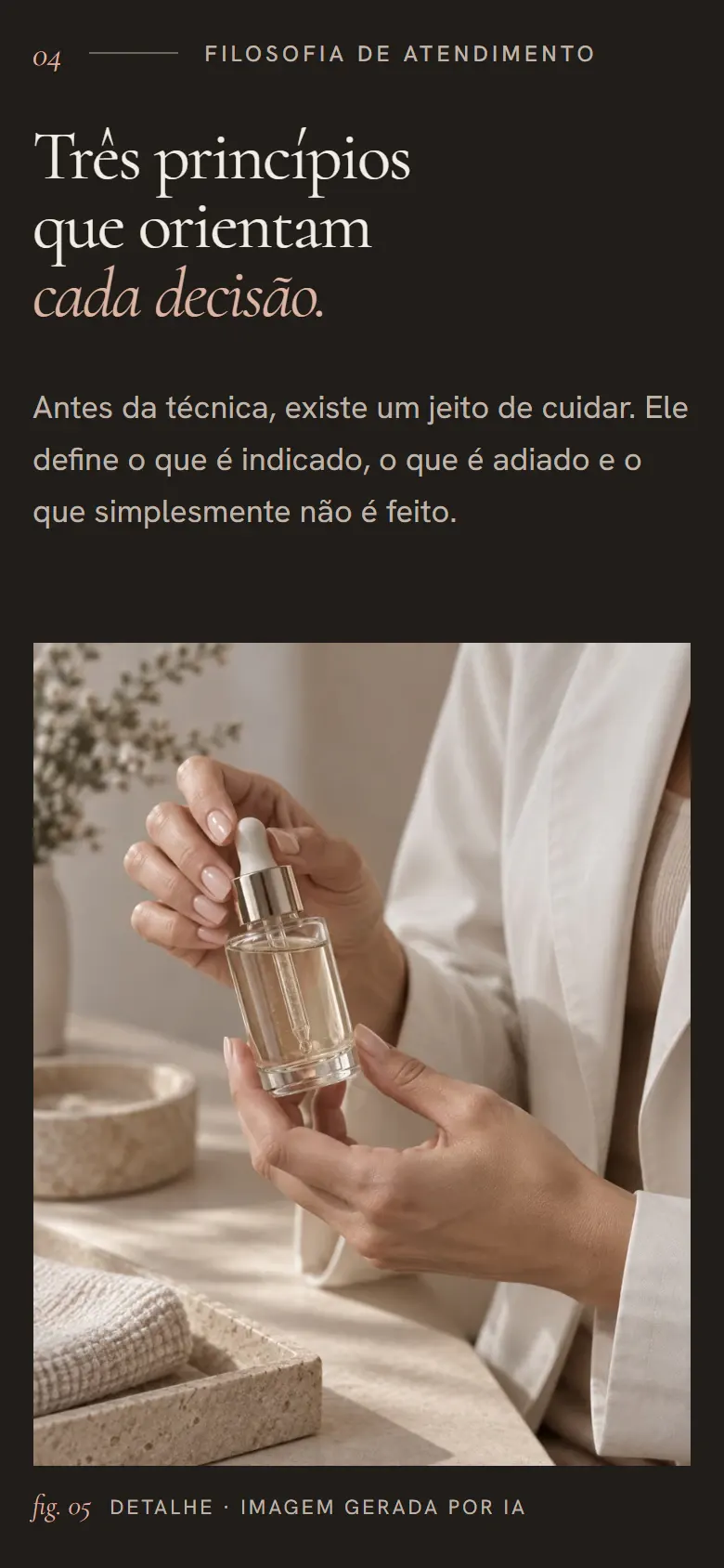 Seção de filosofia na versão mobile do site conceito de Helena Aurel, com o título “Três princípios que orientam cada decisão.” em fundo escuro e foto de mãos com frasco de sérum.