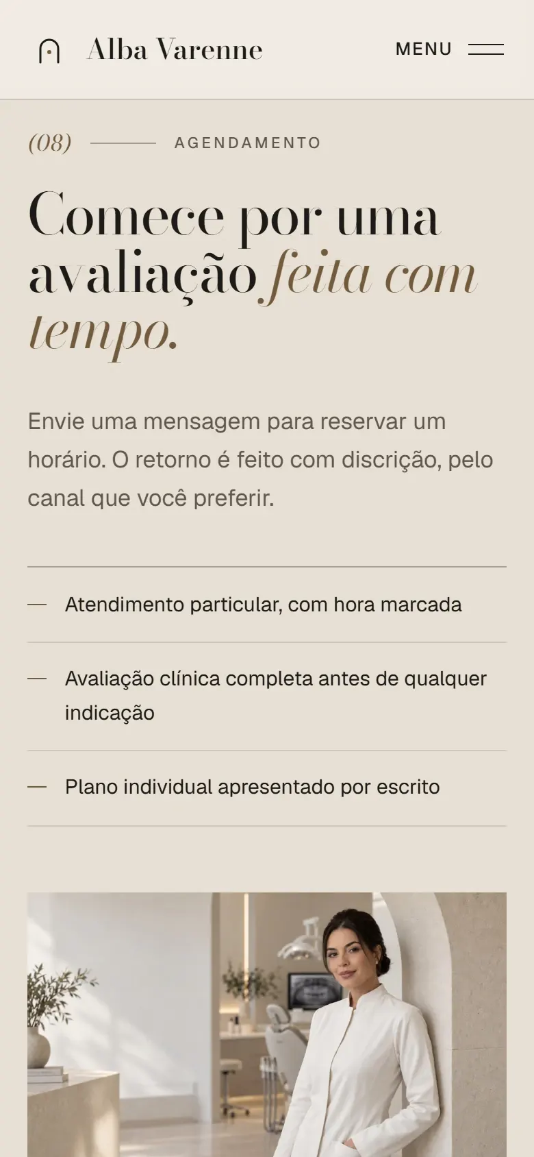 Seção de contato na versão mobile do site conceito de Alba Varenne, com o título “Comece por uma avaliação feita com tempo.”, condições de atendimento e retrato da dentista.
